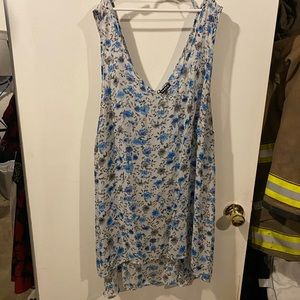 Size 3 or 22/24 floral blouse from Torrid.